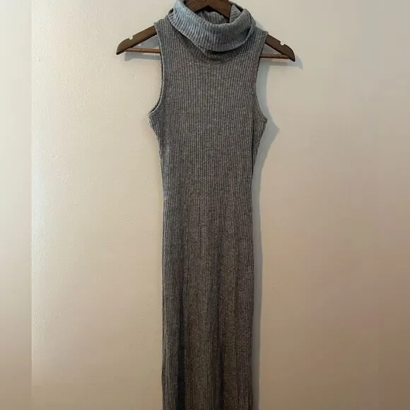 New Boutique Gray Sleeveless Turtleneck Sweater Dress - Picture 2 of 8